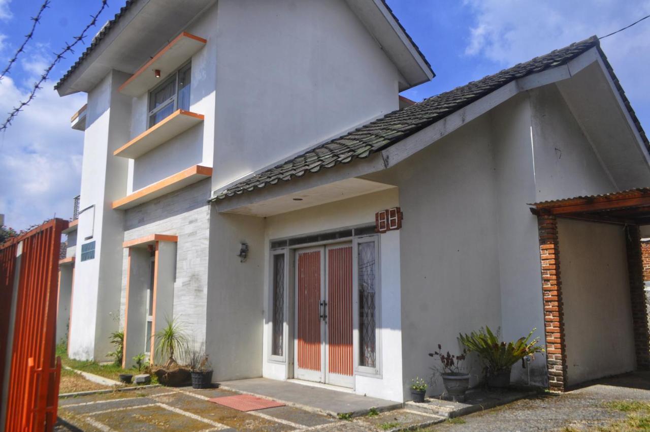 Dallil Putra Villa Lembang Exteriér fotografie